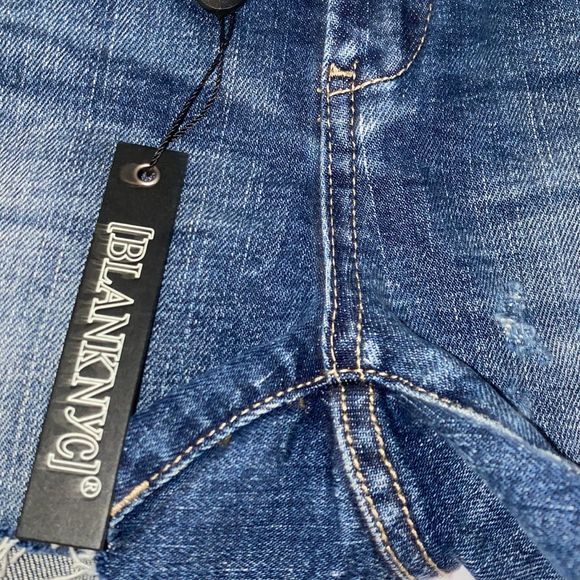 BlankNYC 25 The Astor Distressed Shorts - Picture 2 of 8